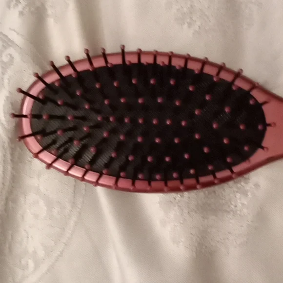 NWT Hairbrush - Picture 2 of 4